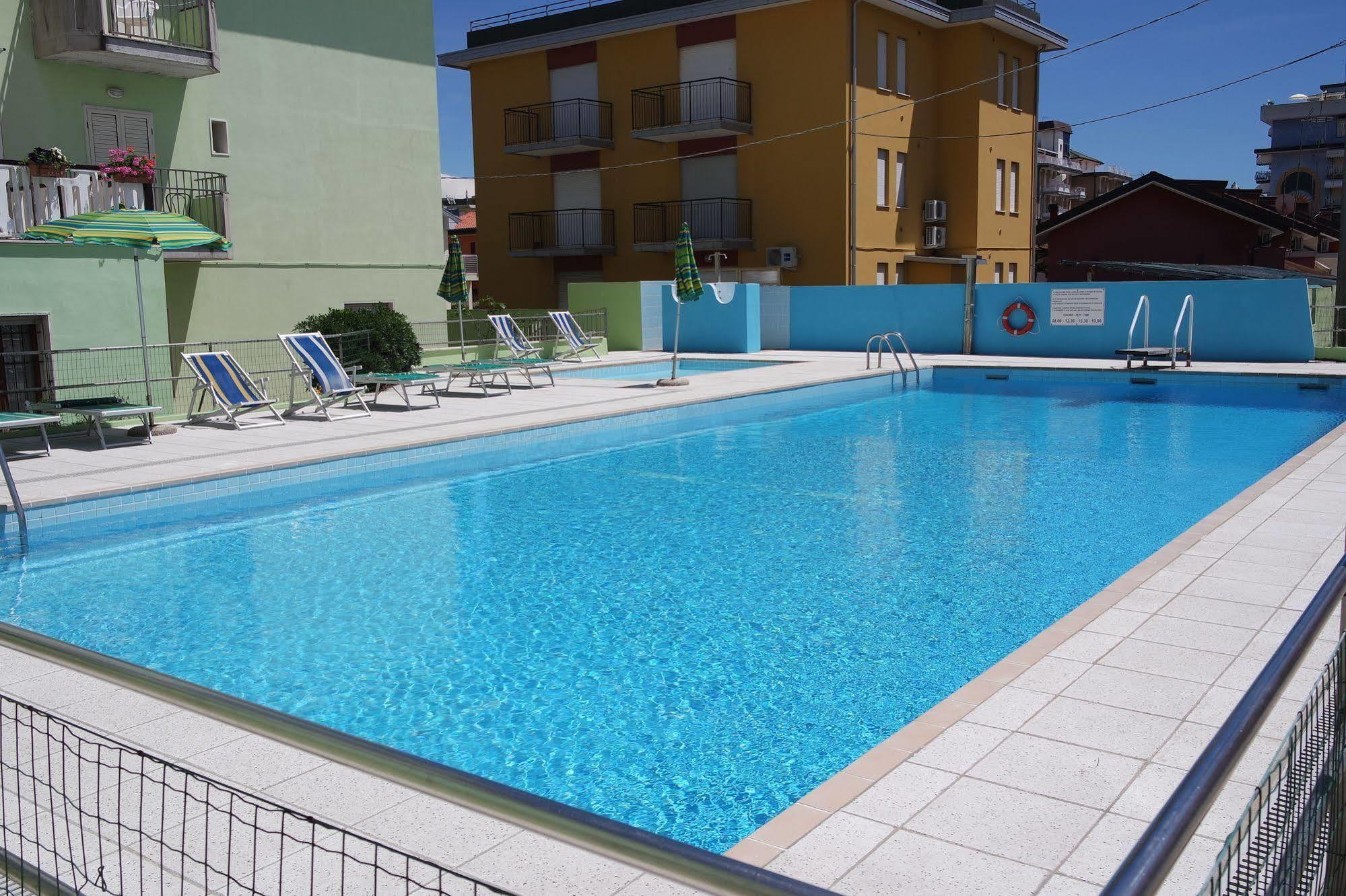 Hotel Vianello Lido di Jesolo Exterior photo